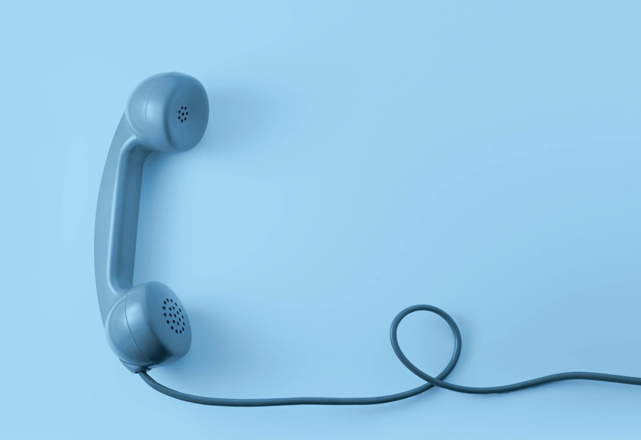 Bild på blå telefon med sladd mot blå bakgrund, symbol för kontakt med TIA Stockholm.